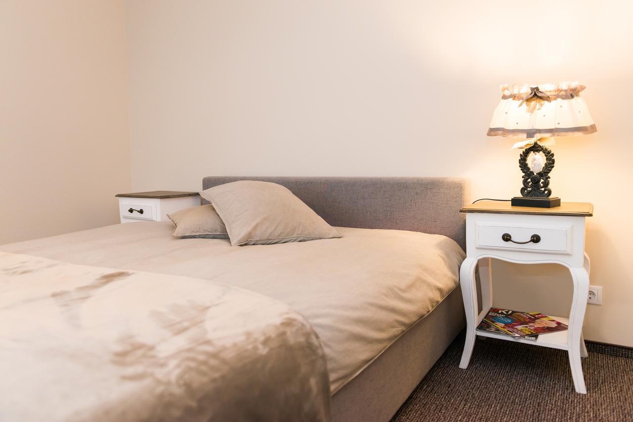 Cozy Apartment In سيسيس المظهر الخارجي الصورة